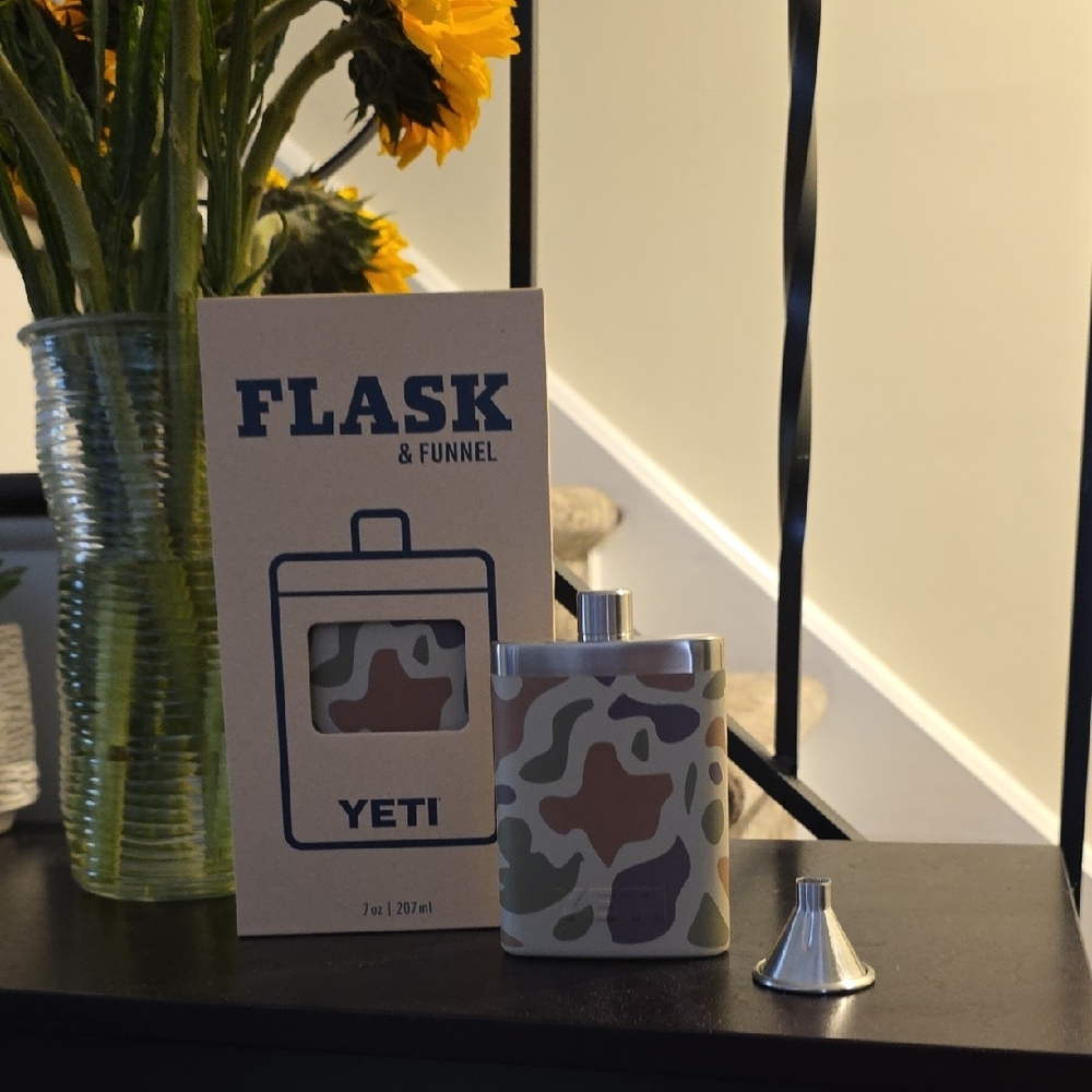 YETI Camo Flask with Funnel